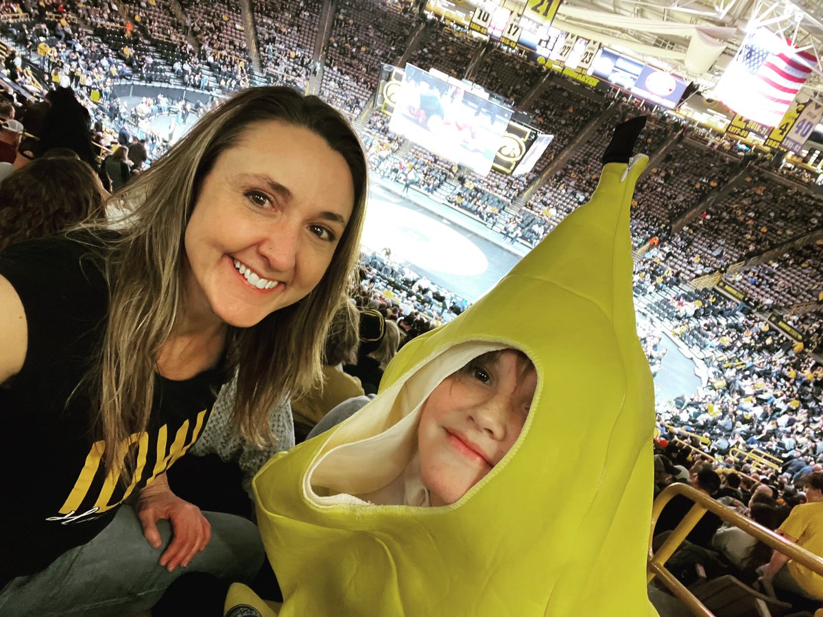 Ready for some Hawkeye wrestling!!!
#FightForIowa  #hawkeyewrestling