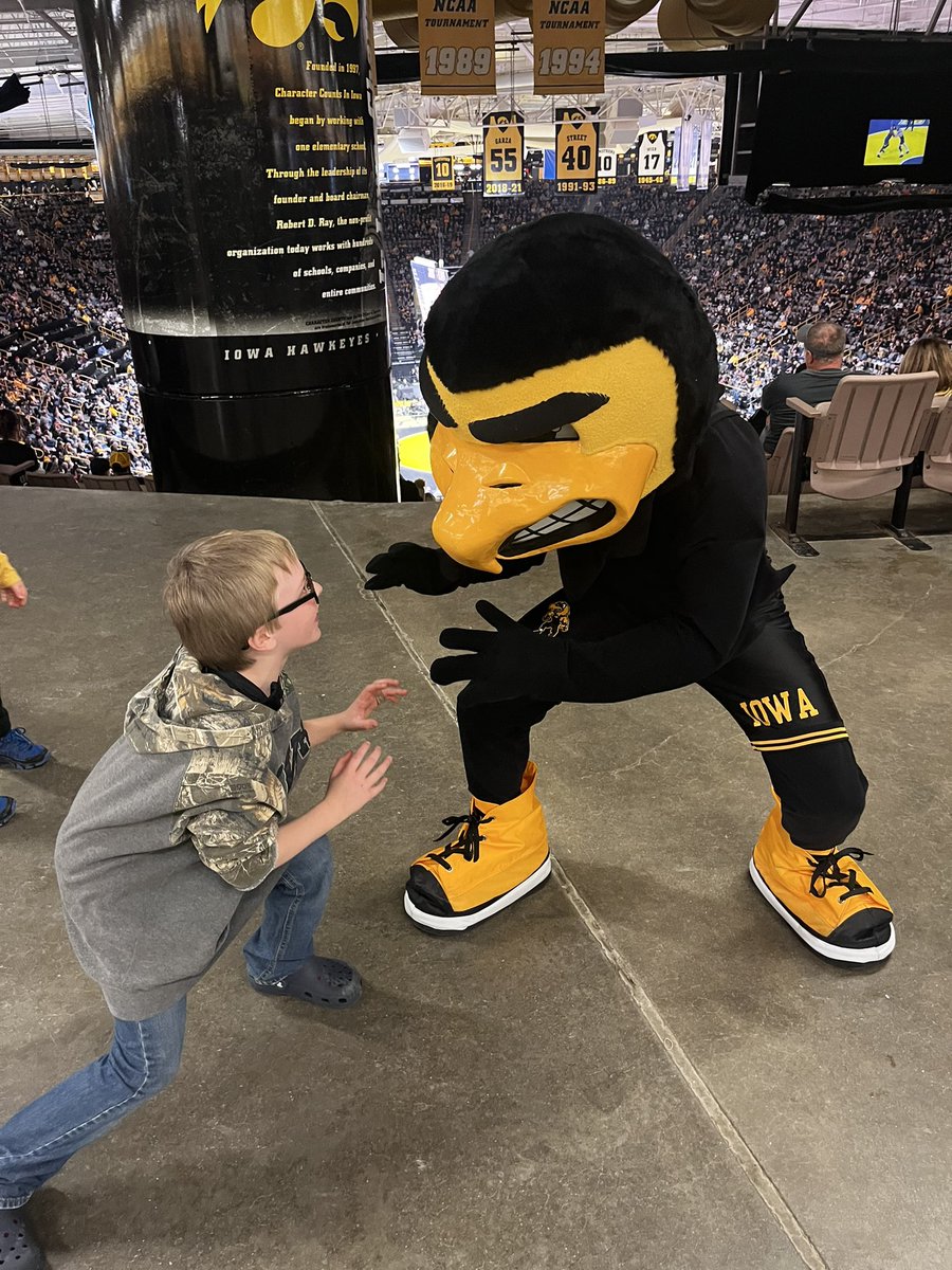 Anthonydixon340's tweet photo. #FightForIowa Herky, you’re going down 🤷🏻‍♂️ https://t.co/ccg9VNeNoy