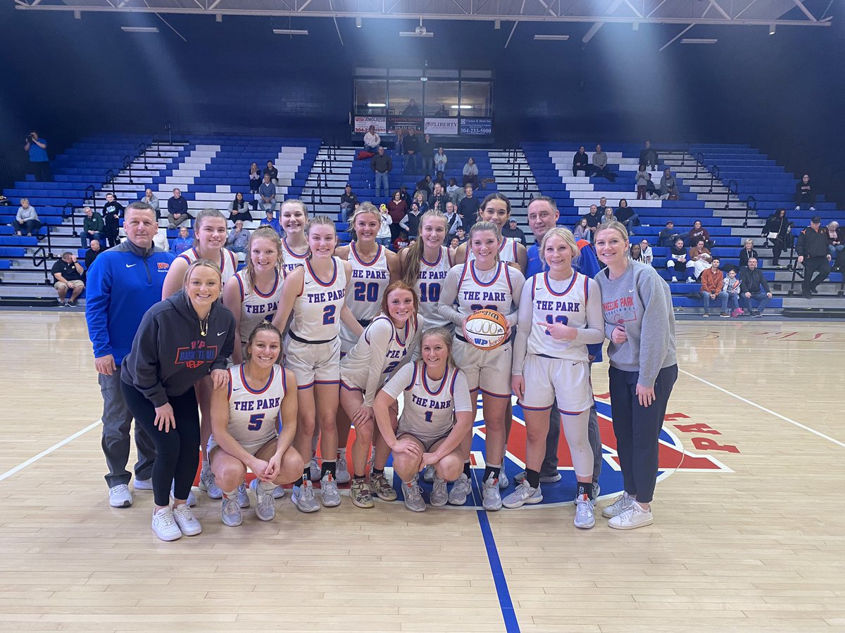 WPHSgirlsbb's tweet photo. 1️⃣0️⃣0️⃣0️⃣ POINTS FOR LEX! 🏀 What an accomplishment as a sophomore!! We are all so very proud of you, @bordas_alexis!💙❤️🥳🎉 https://t.co/hc6VcrYeNB