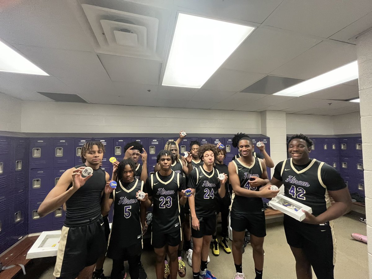 kb1424's tweet image. Words can’t express how proud I am of these young men. The daily grind on and off the court. The ups and downs. To be able to go 10-0 in region play is tough and that was a goal they accomplished.#jobnotdone @HiramHoops @HiramAthletics @pauldingboe