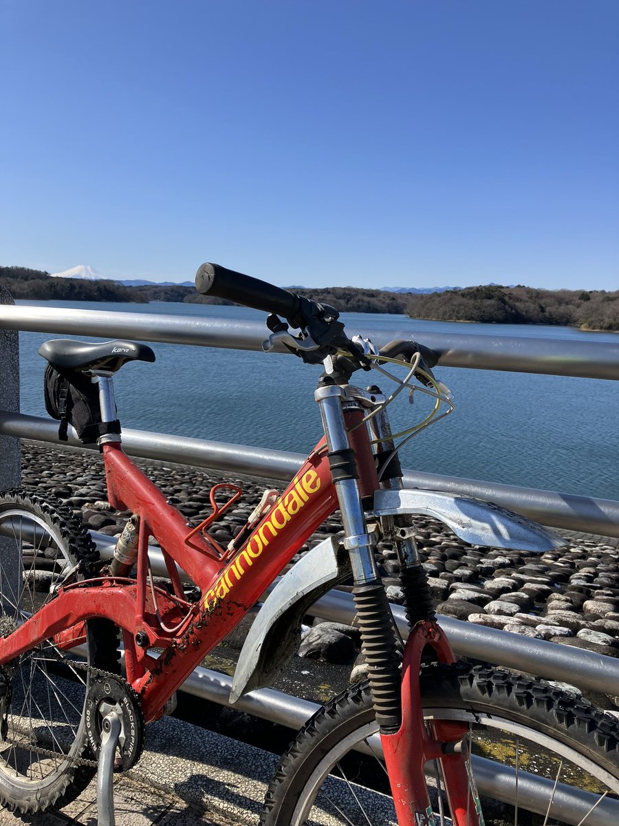 _A_'s tweet photo. 富士山とドロドロMTB、肉眼で確認 #cannondale #狭山湖 #富士山 #SLTM https://t.co/UxIojr9ck9