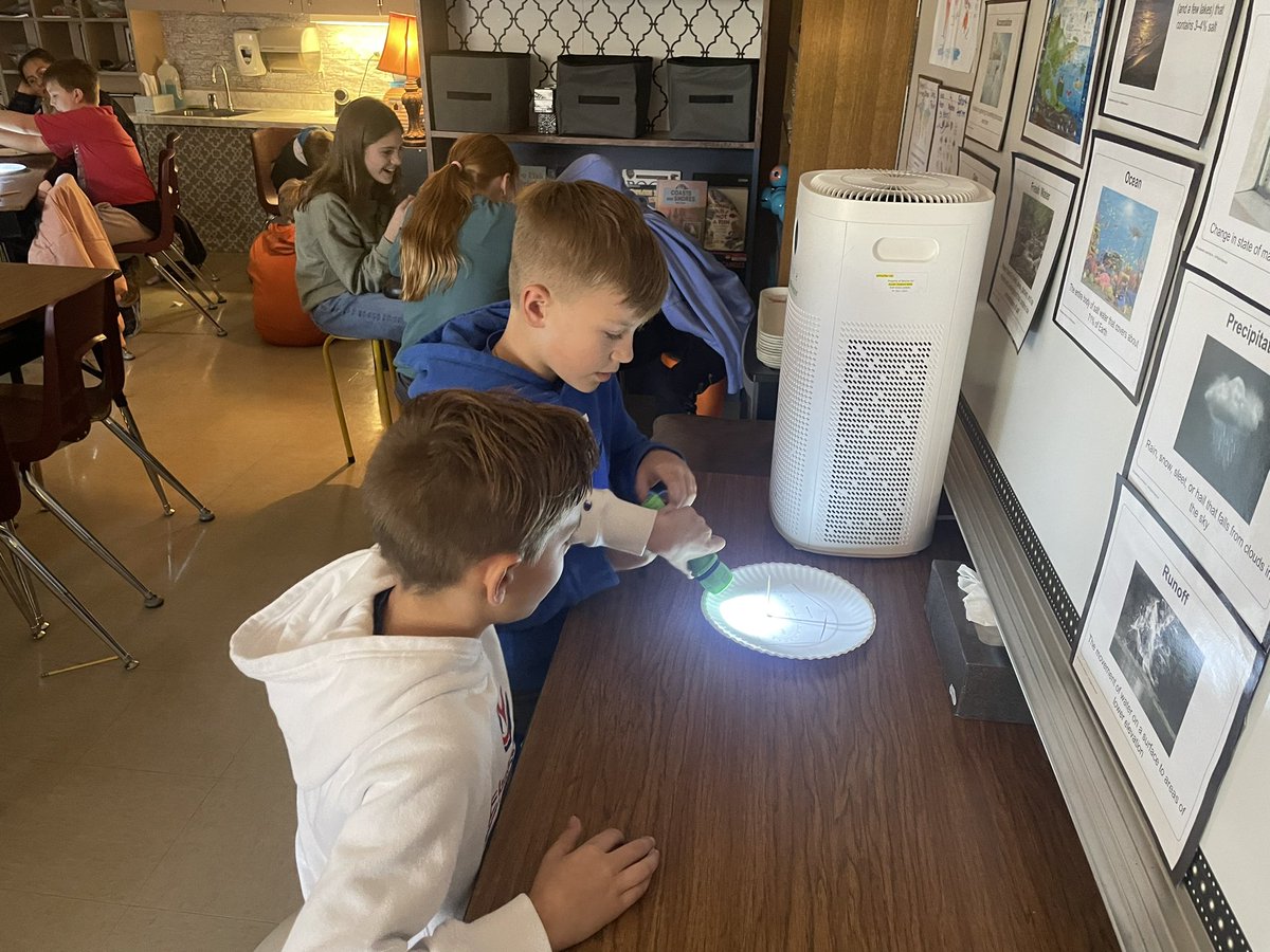 5th graders <a href="/KendallElem/">Kendall Elementary School</a> explored Earth's rotation by making shadow clocks today. 🌎☀️