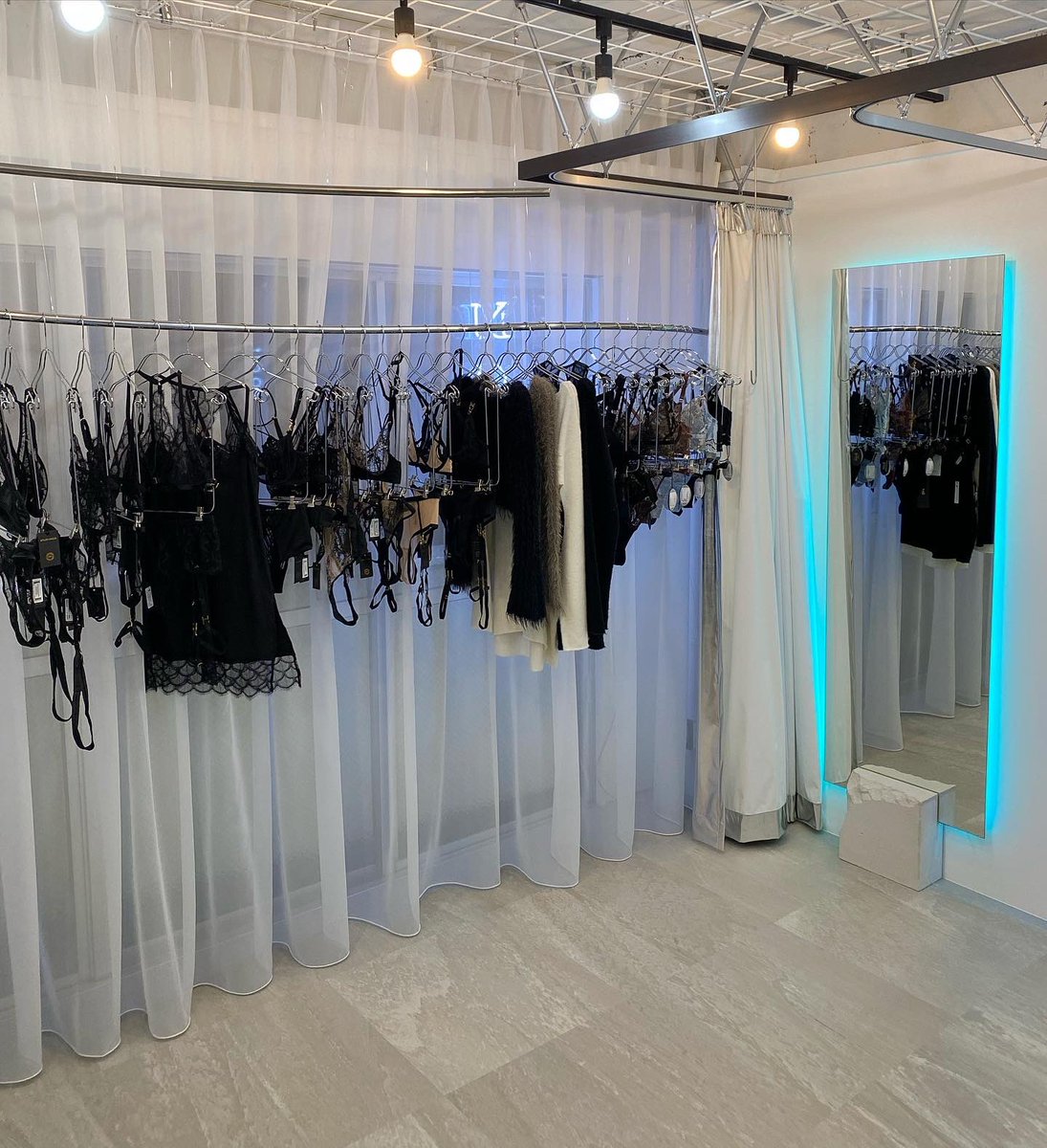MOOL_lingerie's tweet photo. 2022.12.18 OPEN 
MOOL Boutique
インポートランジェリーのセレクトショップ、　@gemini_lingerie 直営店。
火・土・日曜だけオープンしています。
中目黒駅から徒歩2分
東京都目黒区上目黒1-5-15-2F https://t.co/cNRo9E4HvN