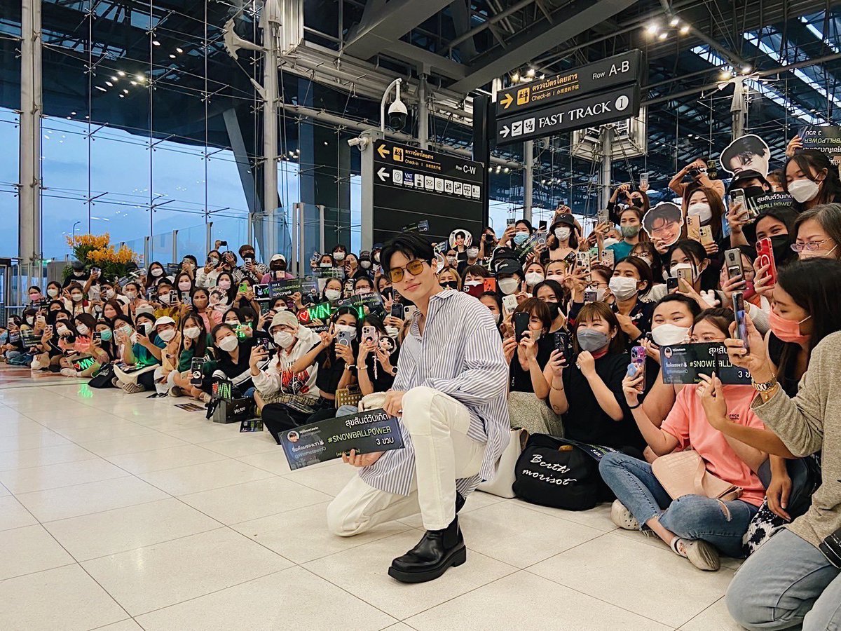 Popbela_com's tweet photo. Look who's coming to Jakarta, it's @winmetawin. Hope Win will really enjoy his time in Jakarta☺️

#WINreadyforJKT https://t.co/JpSDYfD8Xw