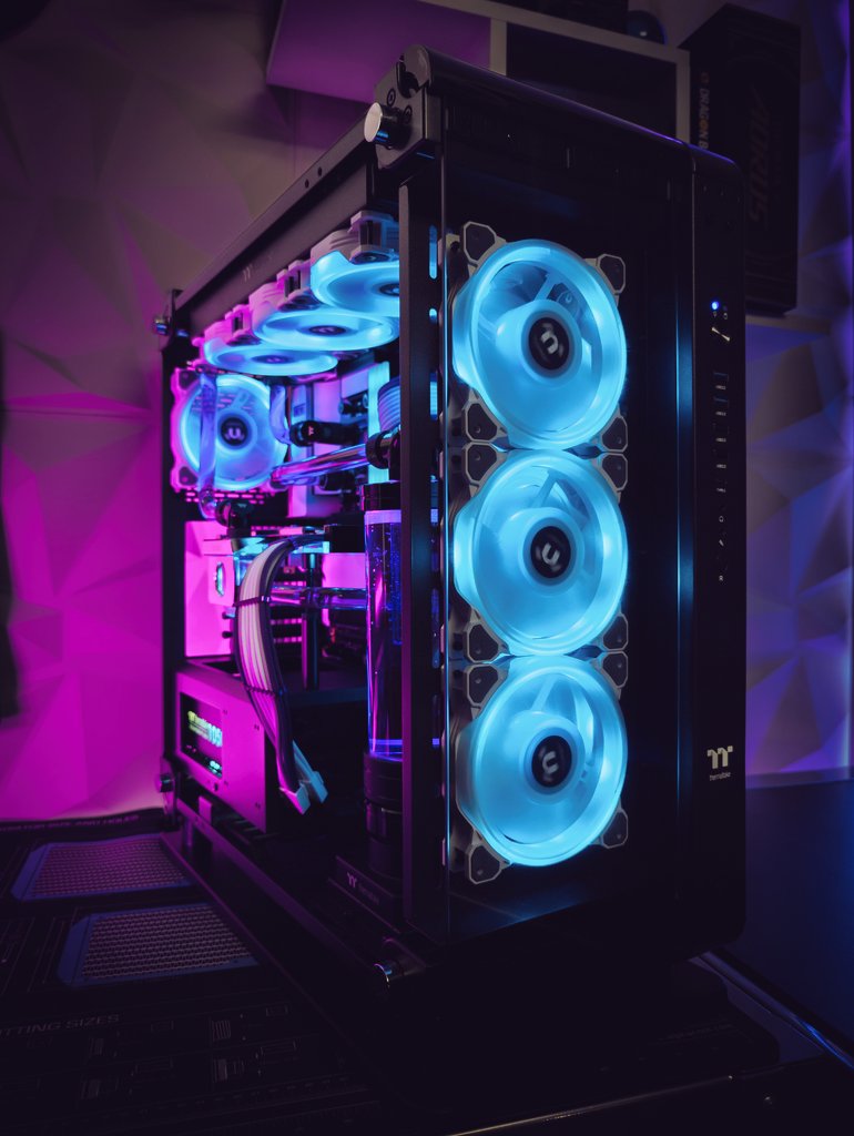BraintechPC's tweet photo. Build done !! I really dig the Core P6 there's so many possibilities with it! 🤓
#aorus #poweredbyaorus #Gigabyte #pcbuild #gamers #pcmasterrace #gamingpc #thermaltake #braintechpc #pcgaming #pcmr #custompc #gaming #pc #gamer #twitch #chassis #RGB https://t.co/yi1voTHkRe