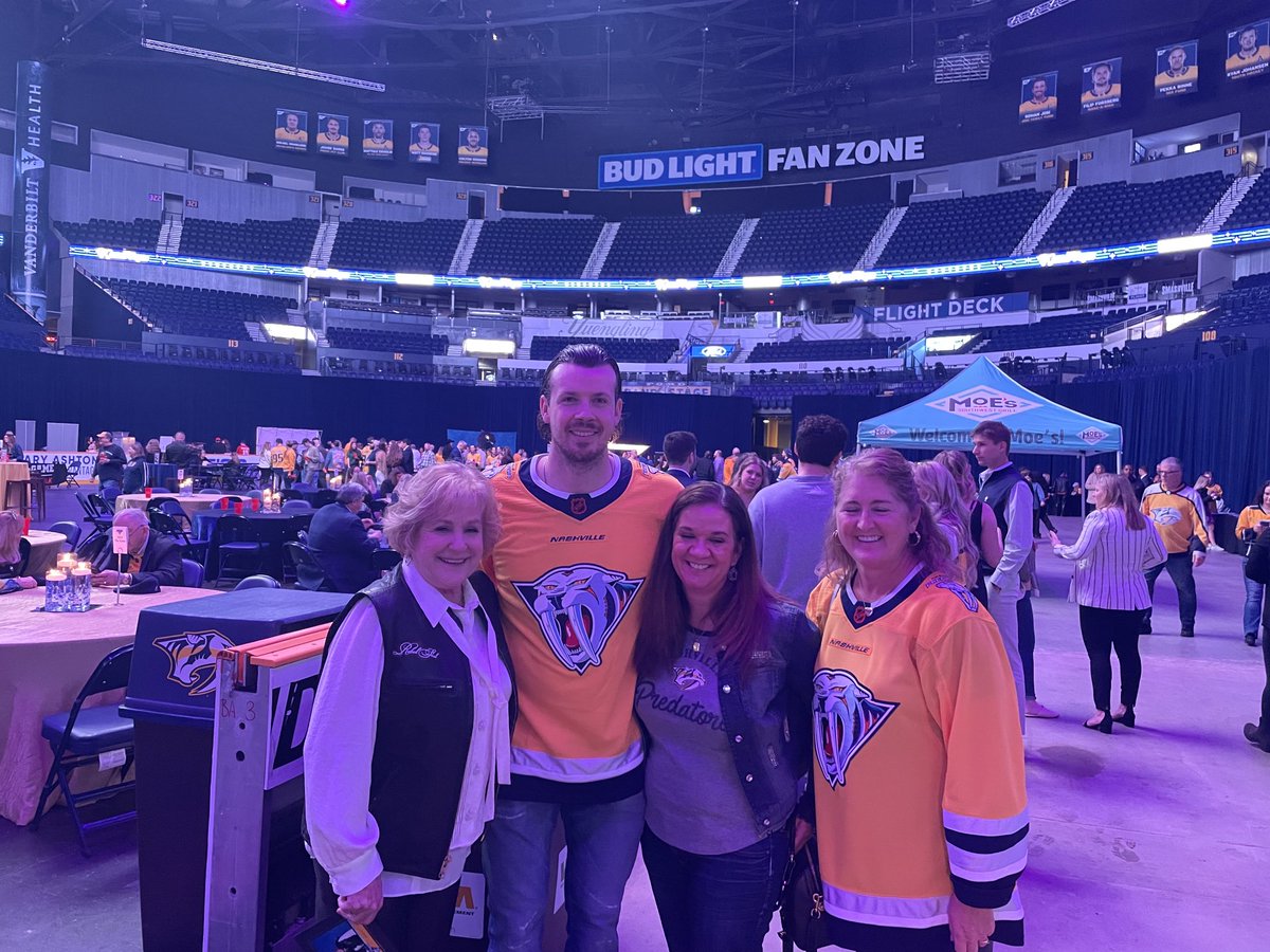 Fun night at Preds retro 2000 gala