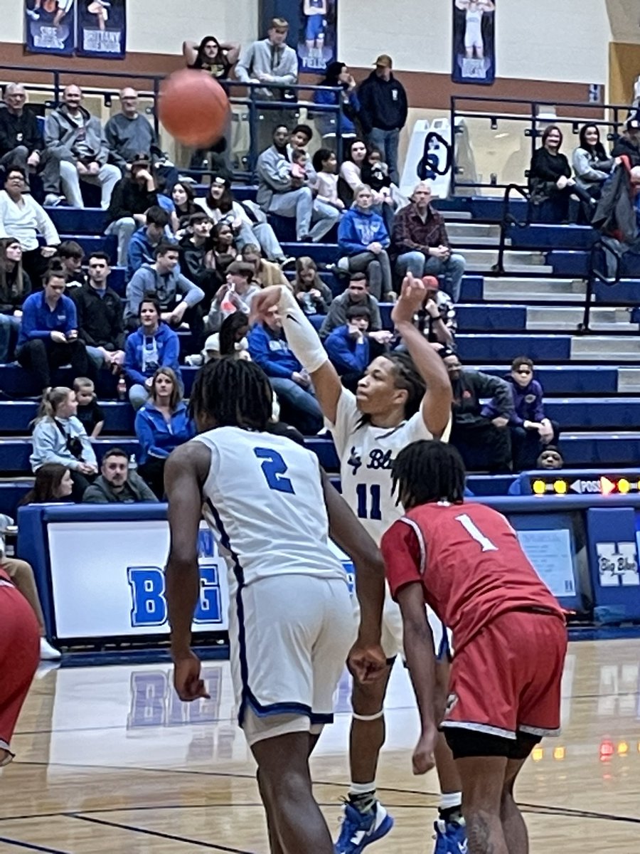 BigBlueFB's tweet photo. Great night for Big Blue Basketball and the HOF inductees!  The @DAWGPOUND_HHS was getting loud!  

#GoBigBlue 
#Waterloo https://t.co/GmCN3CXFv0