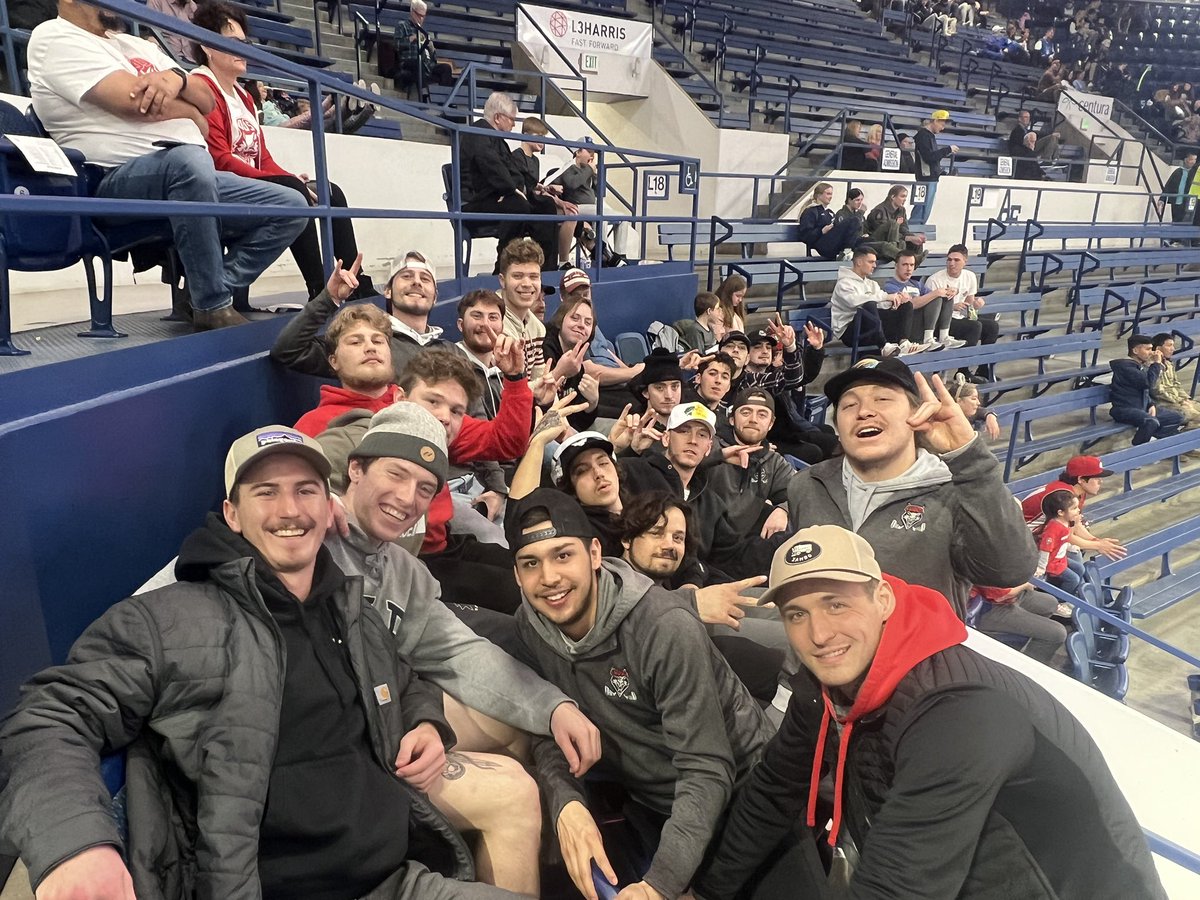Supporting <a href="/UNMLoboMBB/">Lobo Basketball</a> on the road! Great way to pass the time between our games against Air Force this weekend! #GoLobos