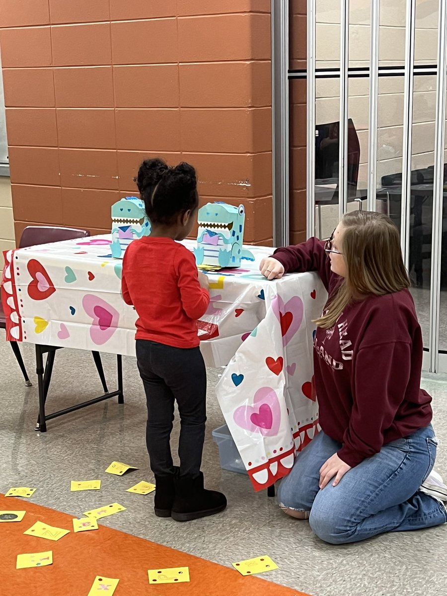 PCR3FCCLA's tweet photo. It was a wonderful afternoon interacting with Platte County Parent As Teachersโ families. Children and families rotated through a variety of learning stations. #parentasteqchere #pcr3fccla #fcsedu @PCHSHalls @PCHSprincipals @PlatteCountyR3 https://t.co/BiCEQOnqnB