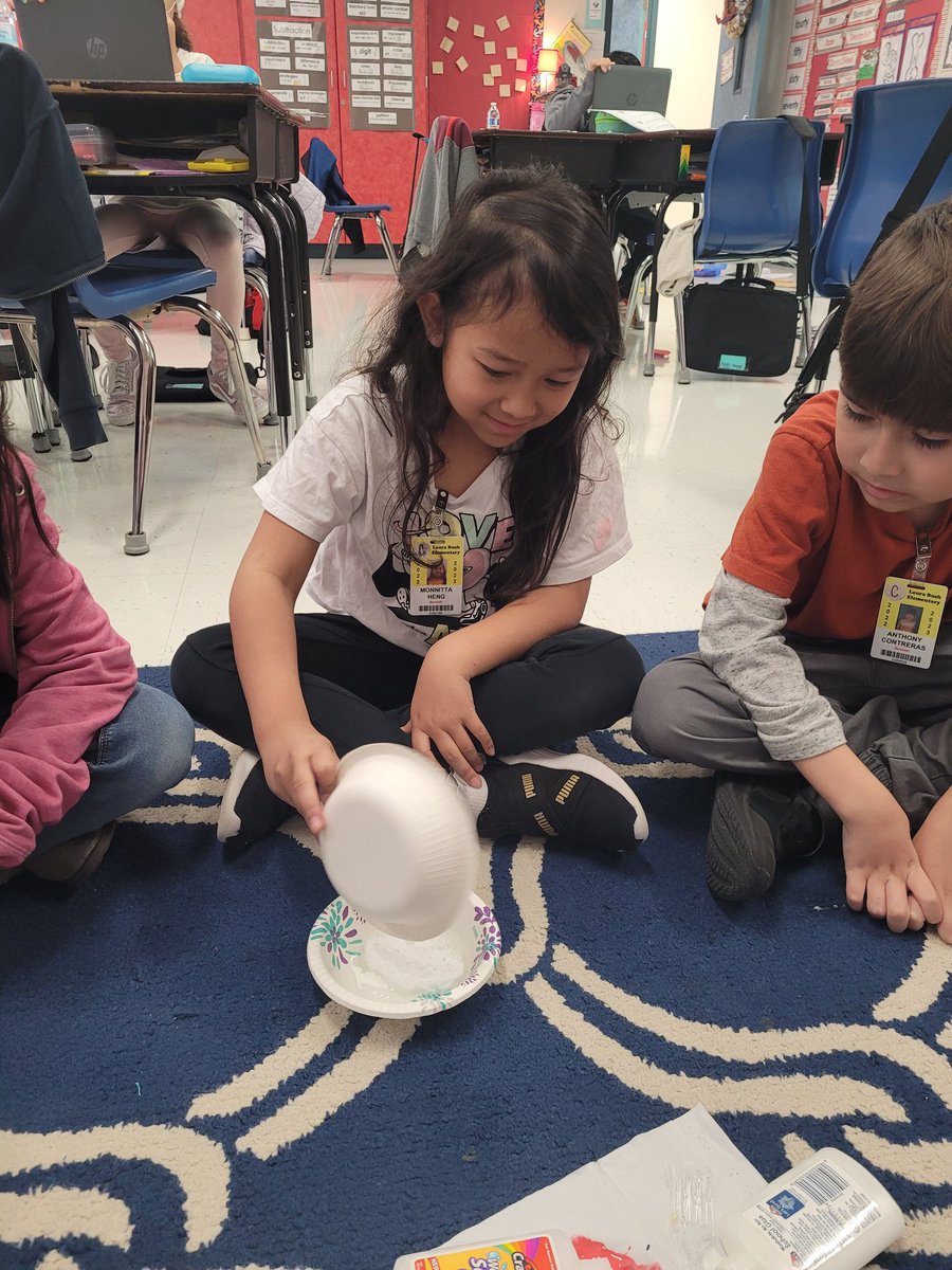 nic_bennettPISD's tweet photo. Today we TRIED to make slime, Our shared HOW TO topic. Well, with 4 groups..we were UNSUCCESSFUL. But, we had fun! And our how to books turned out👌. That's a classroom win! #rm203 @LauraBush_Elem #pisdesela https://t.co/1VdJJaPFga