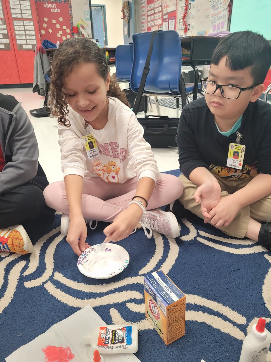 nic_bennettPISD's tweet photo. Today we TRIED to make slime, Our shared HOW TO topic. Well, with 4 groups..we were UNSUCCESSFUL. But, we had fun! And our how to books turned out👌. That's a classroom win! #rm203 @LauraBush_Elem #pisdesela https://t.co/1VdJJaPFga