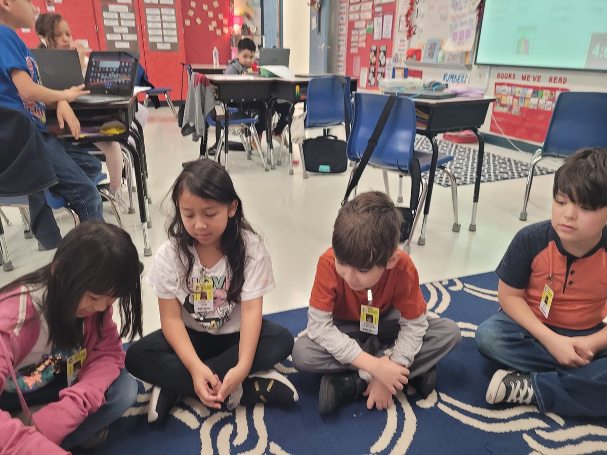 nic_bennettPISD's tweet photo. Today we TRIED to make slime, Our shared HOW TO topic. Well, with 4 groups..we were UNSUCCESSFUL. But, we had fun! And our how to books turned out👌. That's a classroom win! #rm203 @LauraBush_Elem #pisdesela https://t.co/1VdJJaPFga