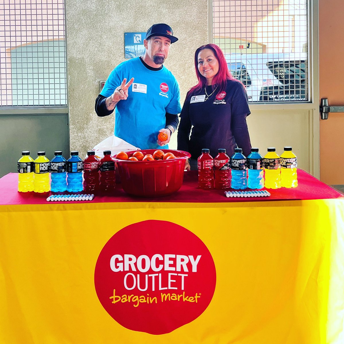 A HUGE Shoutout to @bermudadunes_groceryoutlet for sponsoring the IPD VS DRA basketball game, players and PTO snack bar today. Community supporting community is a beautiful thing! 🙏🏾 

#draleadstheway 🐍💙🧡💛