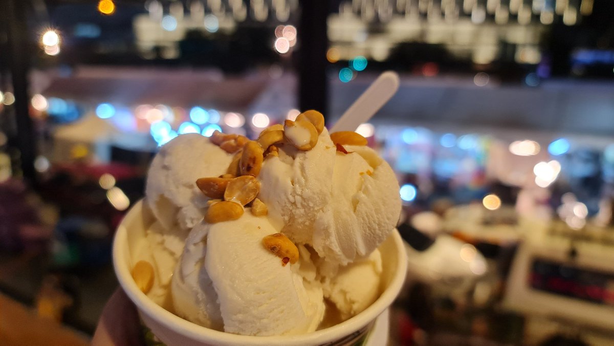 ที่ The Street รัชดา เมื่อคืนวันพฤหัส :p