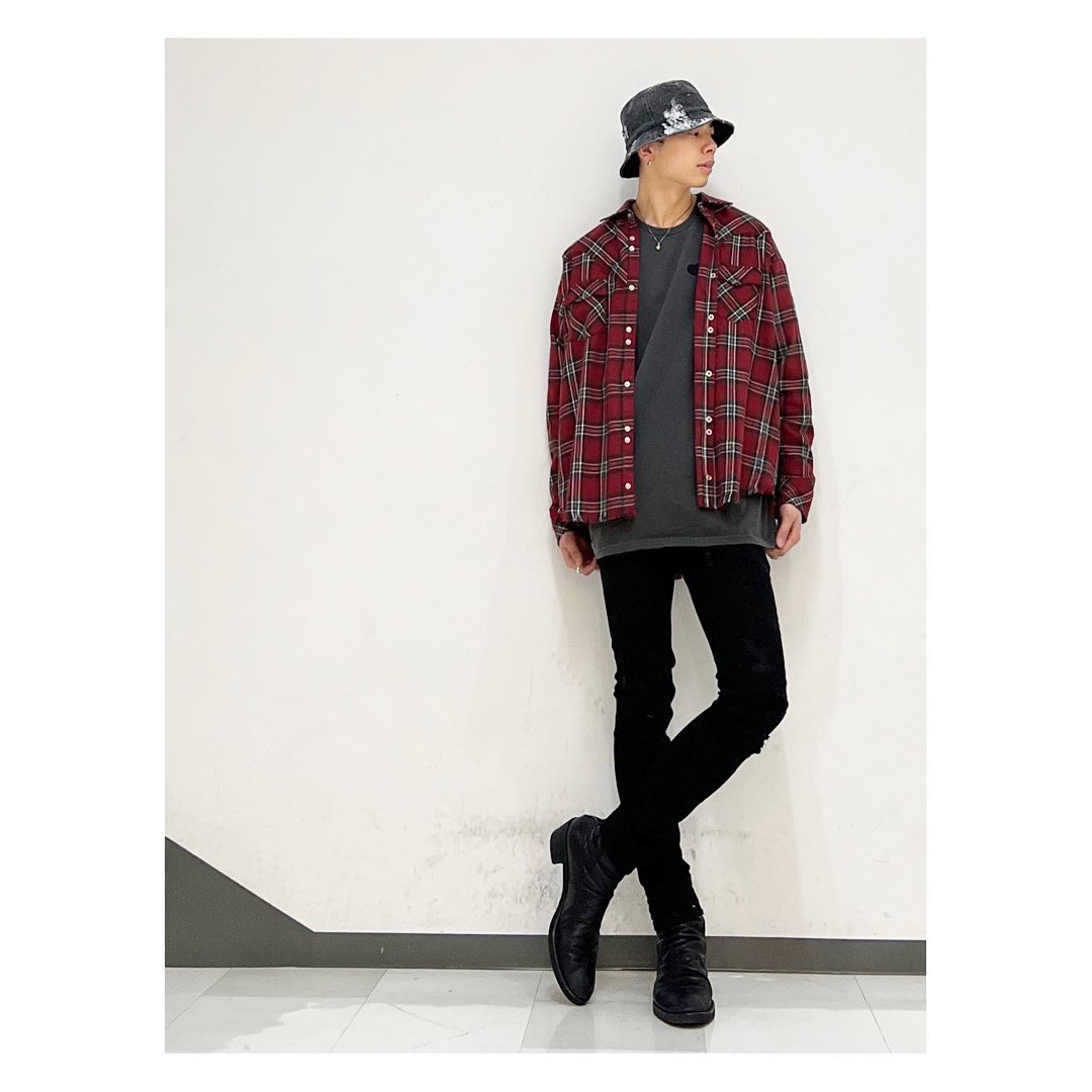 BAFNxN's tweet photo. 〜NEWTRAL TOKYO/NO ID.〜

2023 S/S collection✨
【ウエスタンチェックBIG-SH】
color：RED/size：ONE

#noid #newtral #newtral_tokyo #painting #fashion #ootd #kawaii #emo #staff #ss #todayscode #spring #springfashiontrends https://t.co/CW7uhDgwmL