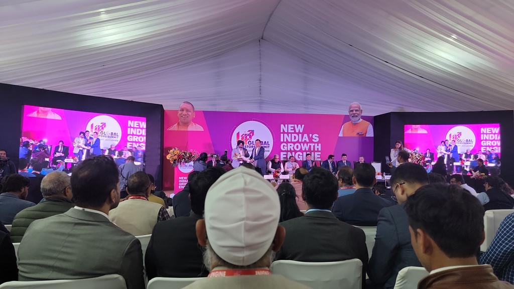 GaiaAmoreGlobal's tweet photo. #GaiaAmore is at the @Lucknow Investor Summit 2023. Listening to the expansion of India's textile and handloom industry has grown and continues to grow. How are we preserving artisan handicraft  culture? DM us to find out how you can make an impact in #luxury #fashion https://t.co/OEQuraeLcV