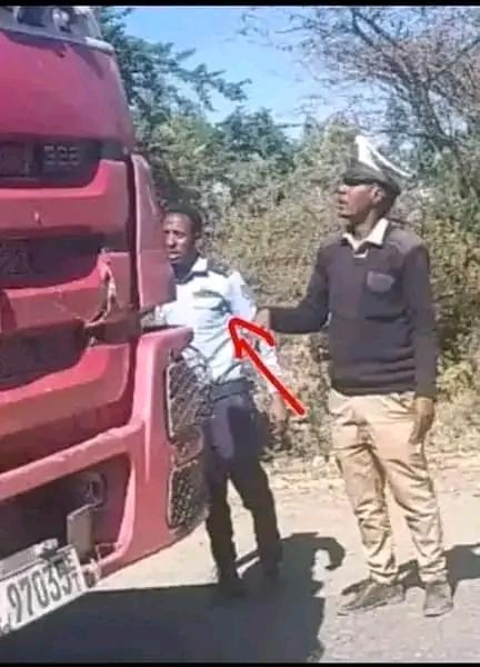 SaronSaricho's tweet image. ማንም ሼር ሳያደርግ እንዳያልፍ

ይህ ግለሰብ ሰሞኑን ካህን በጥፊ መማታቱ ይታወቃል፣ የሚሰራውም ጎሀ-ፂዮን ኬላ መሆኑ ተረጋግጧል ፤ የሚኖርበት አድራሻ የሚያውቅ ካለ የህግ ባለሙያዎች እየፈለጉት ስለሆነ መረጃውን በመጋራት ለሚያውቁት እናሳውቅ✍🇪🇹