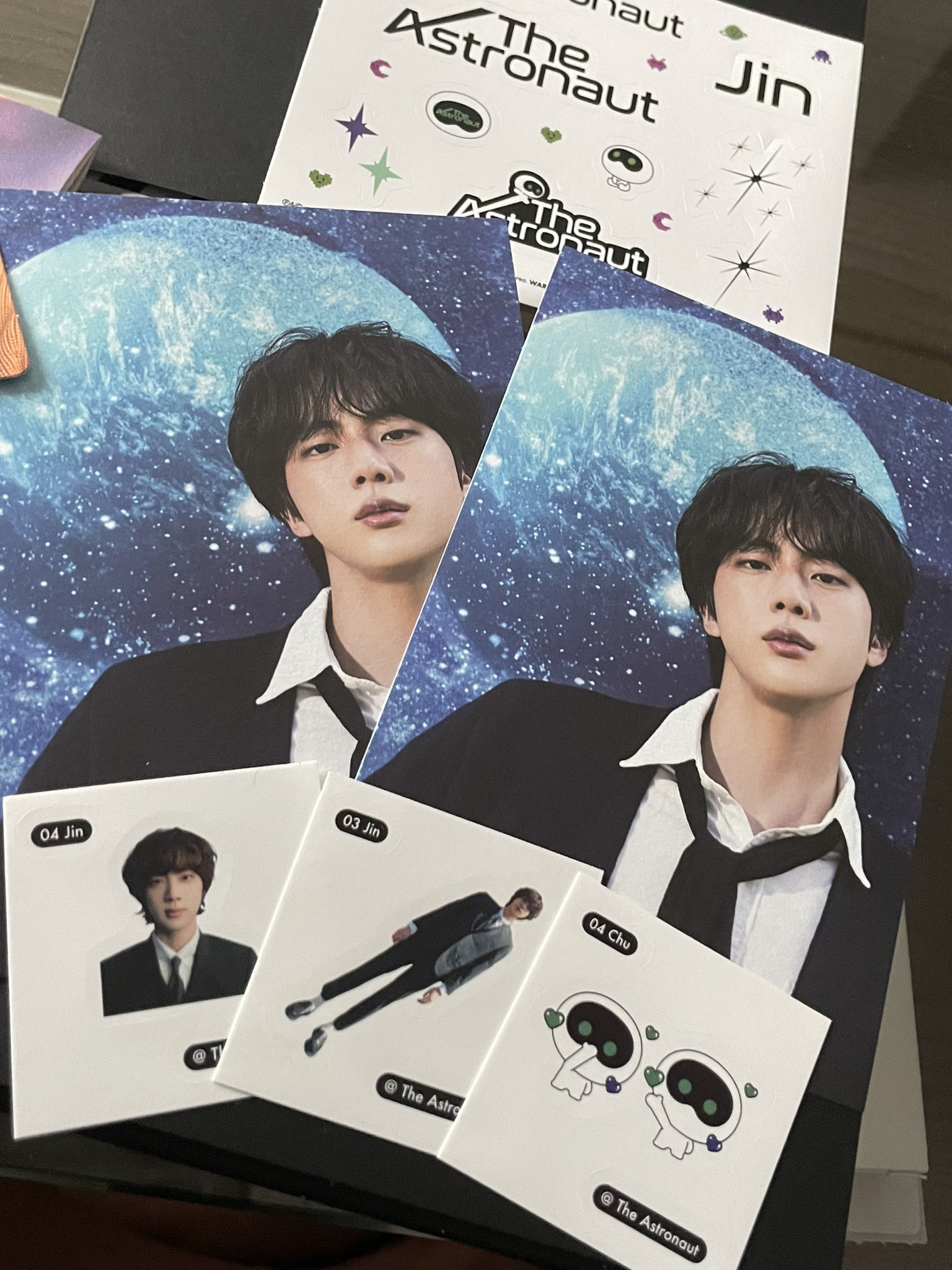 BRUH I GOT 2 POSTCARDS AND 3 SEAL STICKERS IN MY THE ASTRONAUT ALBUM??? HAPPY BIRTHDAY TO ME FR 