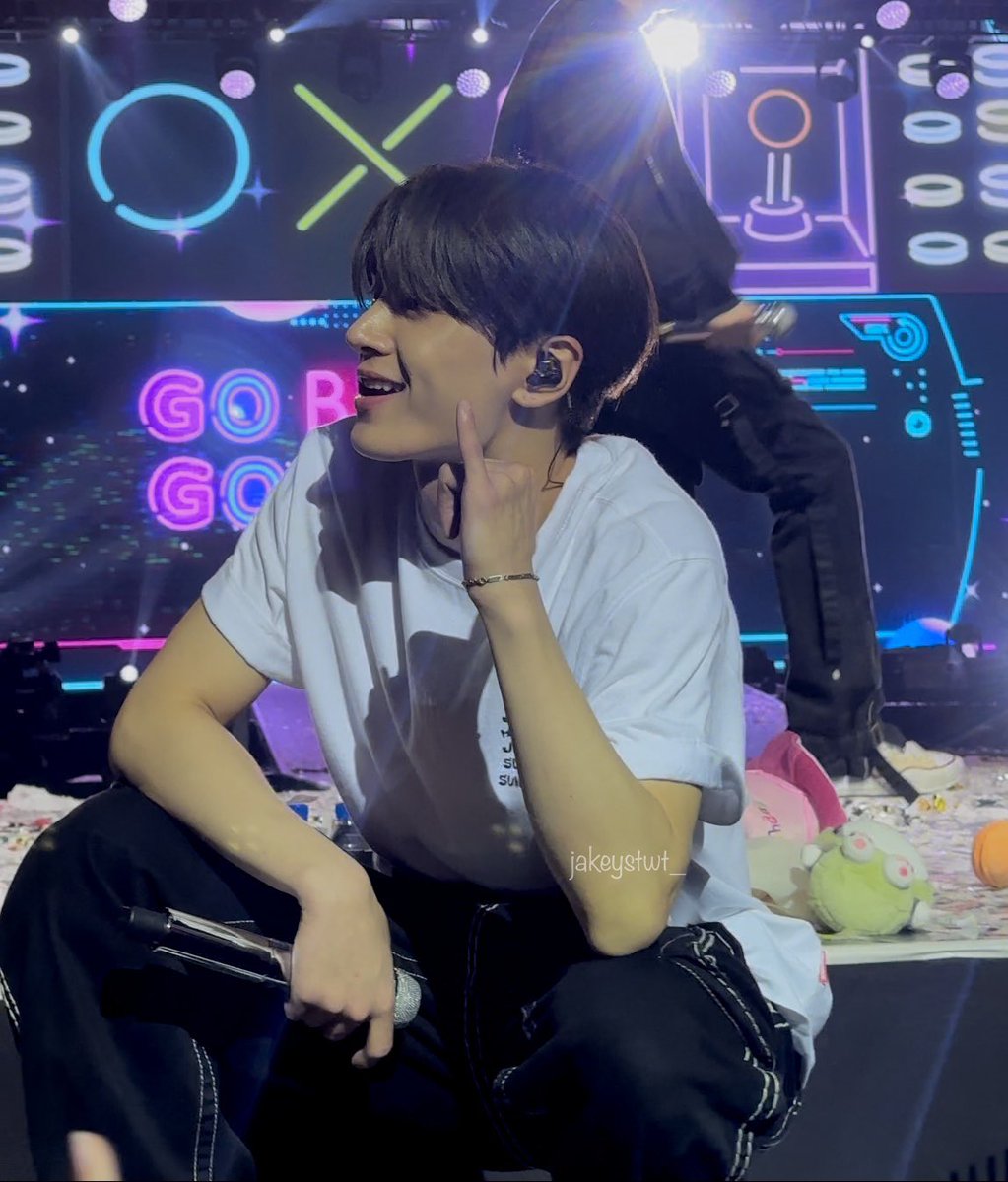 the smirk and the side profile 🔥

#JAY #ENHYPEN_JAY
#MANIFESTO_IN_MANILA #ENHYPEN
#ENHYPEN_IN_MANILA
#MANIFESTO_IN_MANILA_DAY3 #ENHYPEN_MANIFESTO_WORLD_TOUR