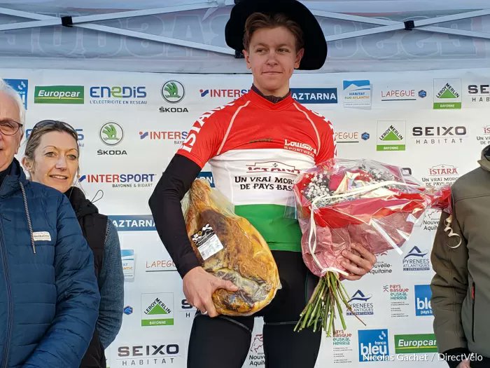 PHOTO DU JOUR : Oliver le basque ! Programme du Jour : 12h - Départ des Boucles du Haut Var 1ère étape : Moissac - Montmeyan (128,4 km) Résultat AVCA 2022 1ère étape : D. Wild (5ème) 14h - Ronde du Pays basque (86 km) Résultat AVCA 2022 : H. Wood (3ème) O. Knight (7ème)