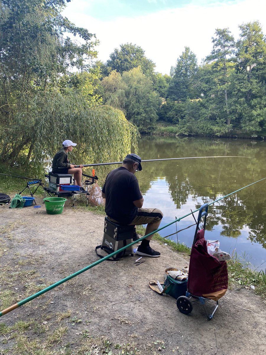 JpLeScornet's tweet photo. La #pêche : un sport individuel qui se prépare en équipe! Pour préparer la saison, les bénévoles de l’#APSM ont multiplié, les réunions, les chantiers de nettoyage, d’entretien de rivière, d’alevinage, de nurserie! En 1ère ligne dans la défense des milieux #aquatiques! 👍🐟 https://t.co/3skBDpDE9A