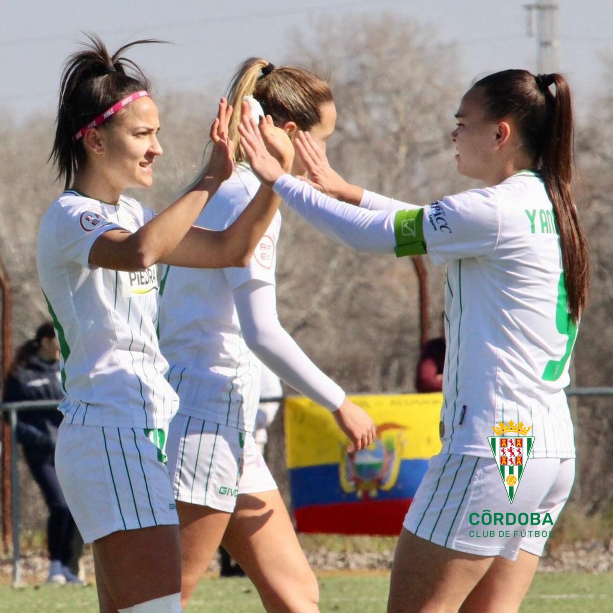 canblanquiverde's tweet photo. Pero antes hay cita en la Ciudad Deportiva. A las 12.30h las nuestras tienen otro duelo directo por la permanencia. Las de @Alfonsito9 reciben al @RayoFemenino. A por la 2ª victoria consecutiva!!!

#futfem #PrimeraFederaciónfutfem #CCFRayo https://t.co/d4Ai9UUYw3