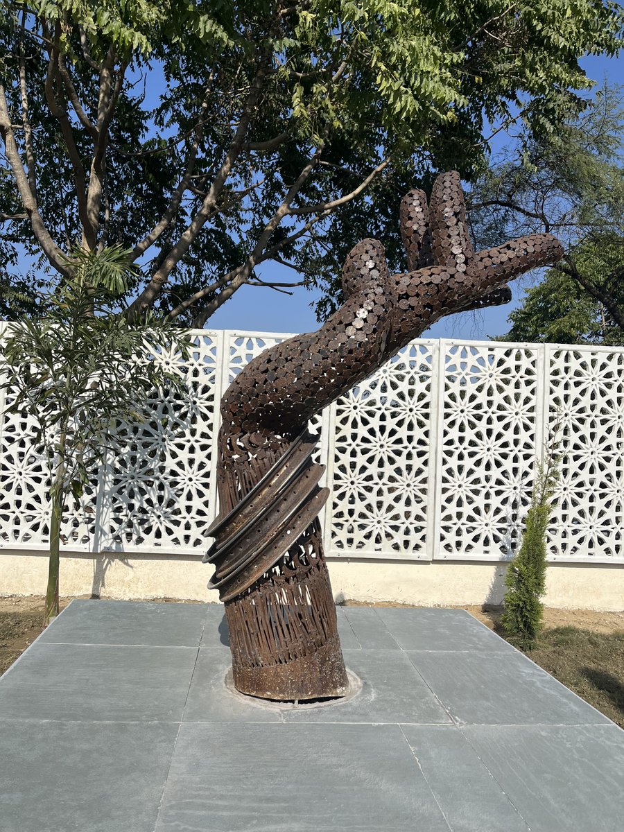 G20UttarPradesh's tweet photo. "Transforming Waste into Treasure: The Wonders of Waste Reimagined"-G20 Road
#g20 #g20summit #g20india #lucknow #ilovelucknow #smartcity #beautifulcity #waste #bestoutofwaste #bestoutofwasteidea #wastetotreasure #beautification #road #development #sbm #swachhbharatabhiyan https://t.co/6LZY8xsZX6