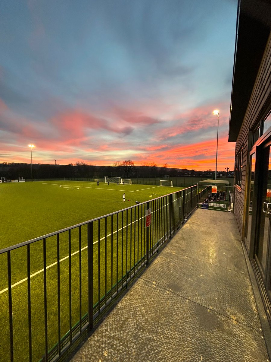 What a sunset at the <a href="/RingmerAFC/">Ringmer AFC</a> ground last night . #sunset #NonLeague