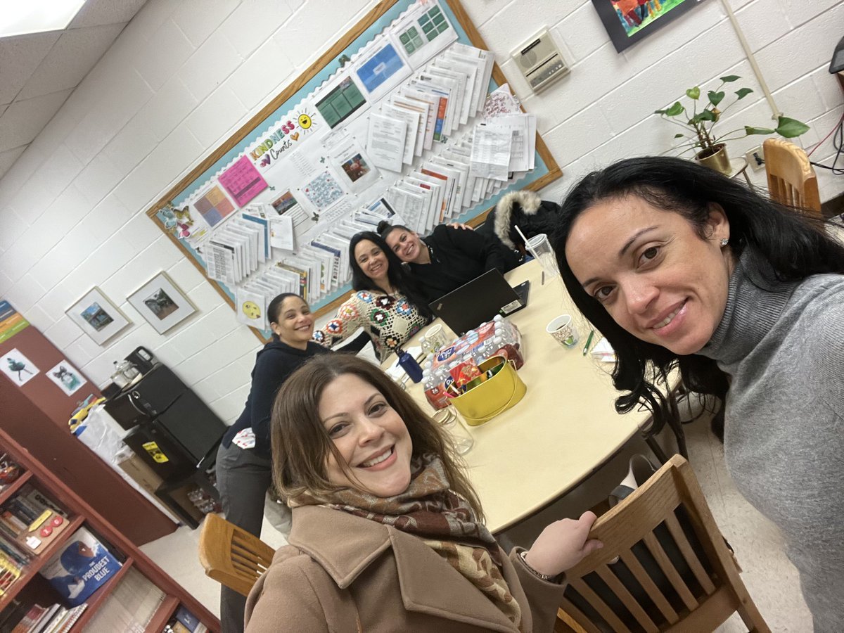 Love2teach247's tweet photo. When a district’s team works in collaboration with a school, magical things happen. Thank you ⁦@NYCDOED15⁩ for your support. ⁦@ps24brooklyn⁩ https://t.co/tO3Of0mLl5