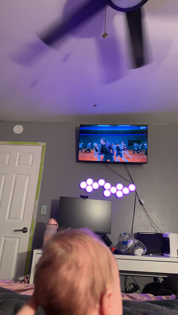 Out here playing our faves for the baby💜💙!! <a href="/NKOTB/">New Kids on the Block</a> <a href="/BTS_twt/">방탄소년단</a> <a href="/DonnieWahlberg/">Donnie Wahlberg</a> #BlueBloods