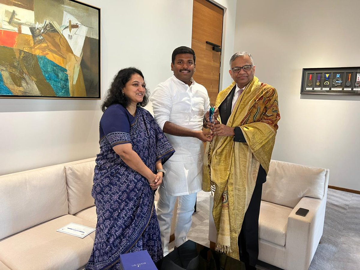GummallaSrijana's tweet photo. Had the privilege of inviting @reliancegroup- #MukeshAmbani , @MahindraRise - @anandmahindra , @TataCompanies - #ChandrasekharanN on behalf of @AndhraPradeshCM @ysjagan to #APGlobalInvestorsMeet being held on 3&amp;4 March at #Visakhapatnam 
#AdvantageAP https://t.co/wIgYXjmki1