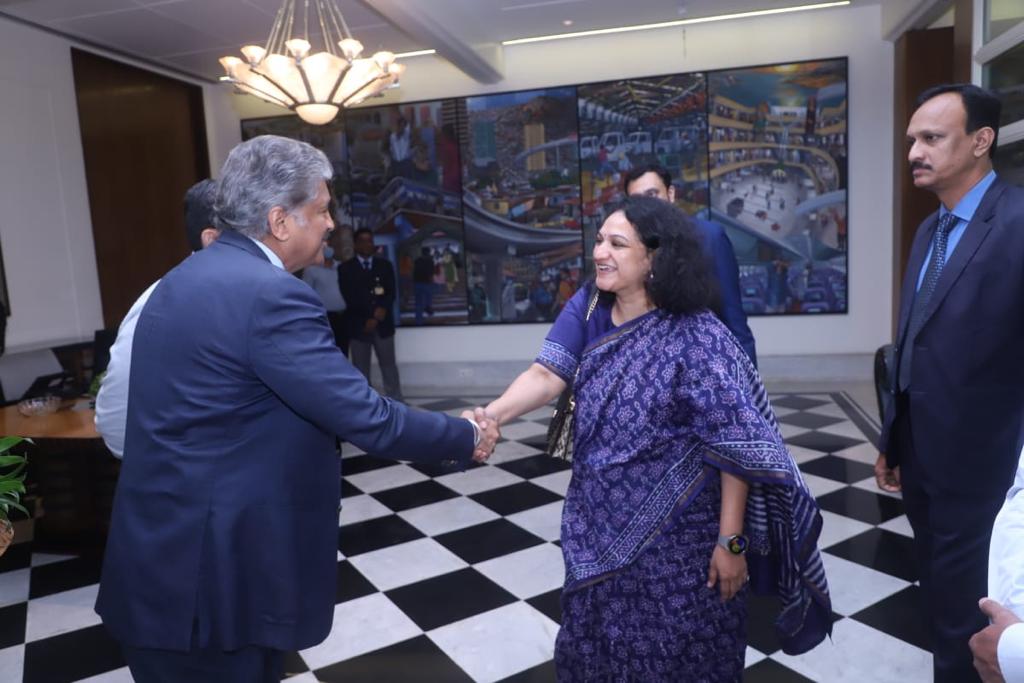 GummallaSrijana's tweet photo. Had the privilege of inviting @reliancegroup- #MukeshAmbani , @MahindraRise - @anandmahindra , @TataCompanies - #ChandrasekharanN on behalf of @AndhraPradeshCM @ysjagan to #APGlobalInvestorsMeet being held on 3&amp;4 March at #Visakhapatnam 
#AdvantageAP https://t.co/wIgYXjmki1