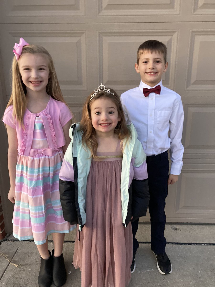 coachMann9's tweet photo. they had so much fun at the Sweetheart dance 💕 @WestonElem_Prin https://t.co/FUmolsUsYW