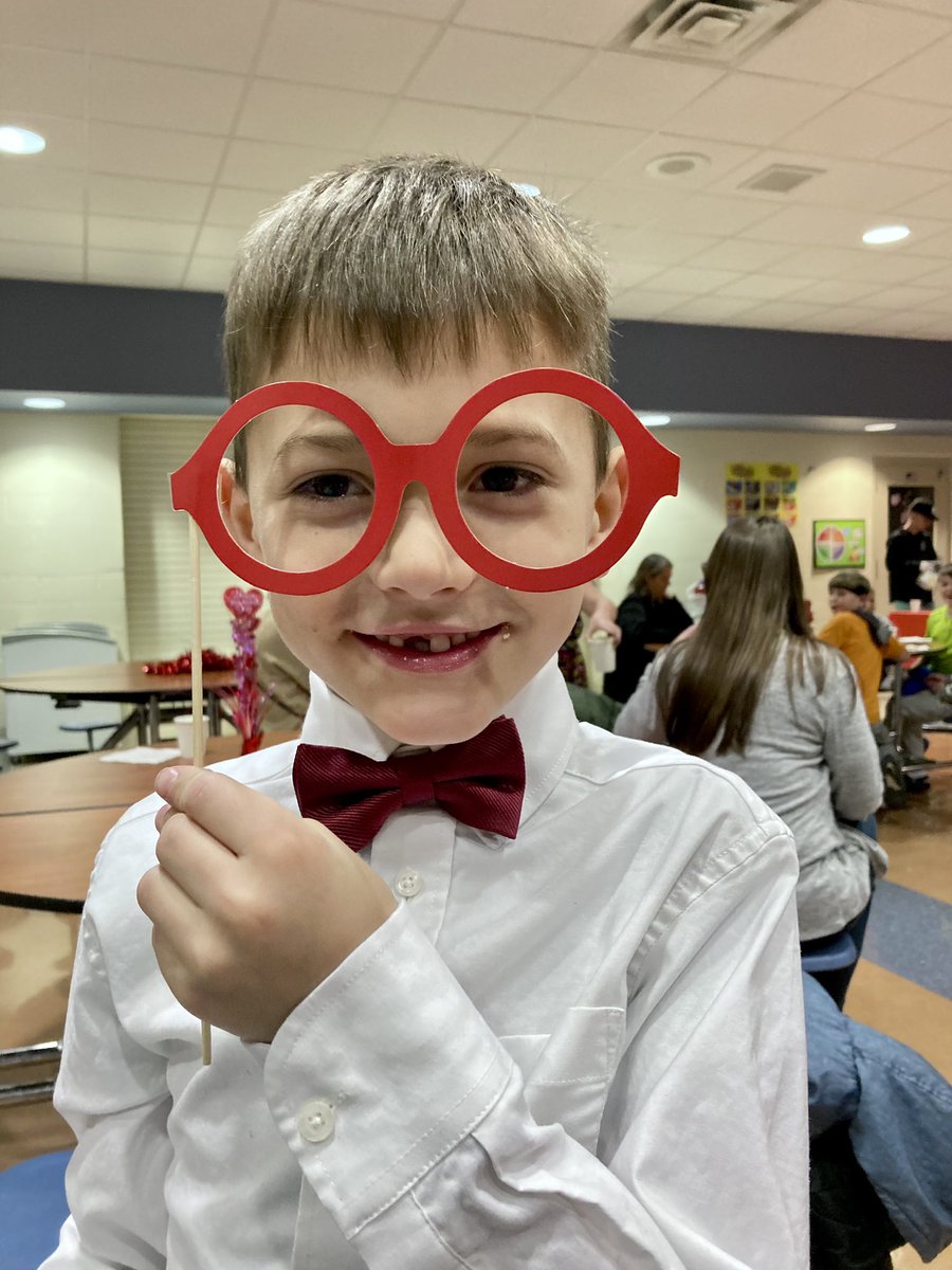 coachMann9's tweet photo. they had so much fun at the Sweetheart dance 💕 @WestonElem_Prin https://t.co/FUmolsUsYW