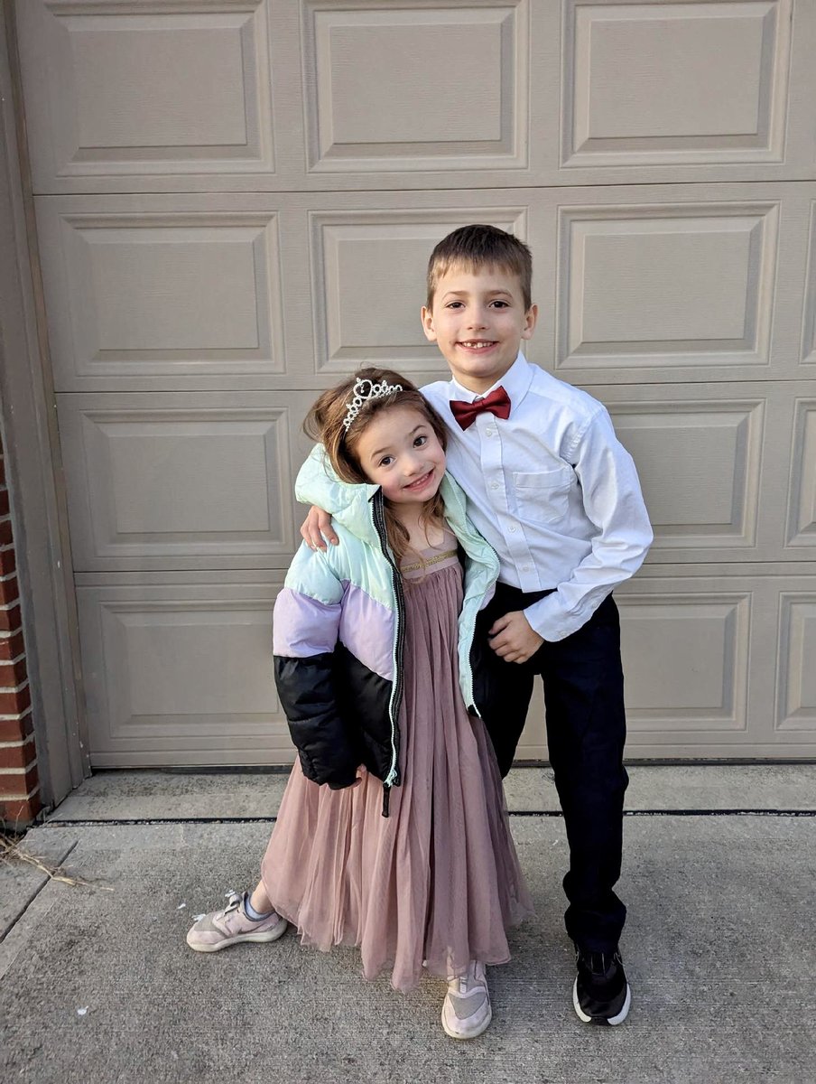 coachMann9's tweet photo. they had so much fun at the Sweetheart dance 💕 @WestonElem_Prin https://t.co/FUmolsUsYW