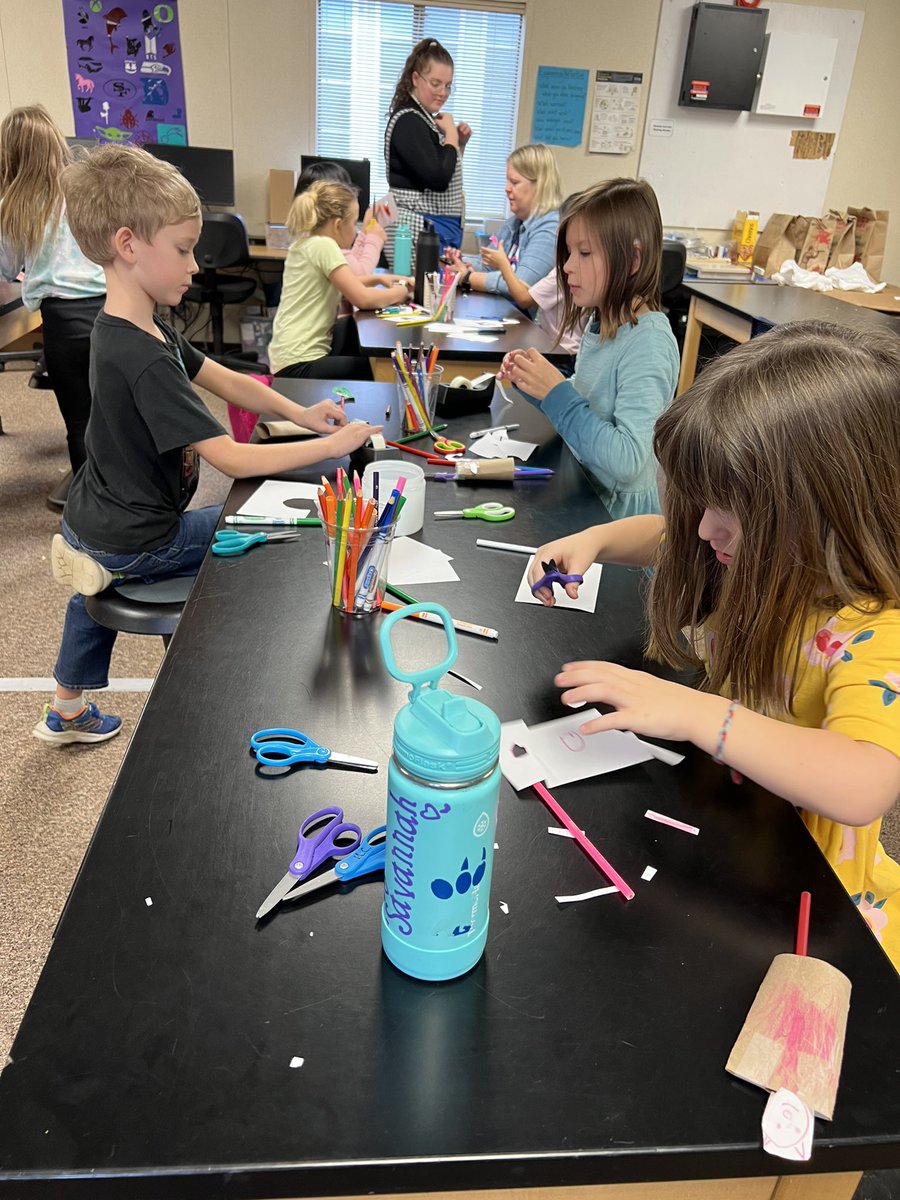 MsRohwer's tweet photo. 2nd grade puppets in engineering today! They turned out great https://t.co/YJznoXO2gm