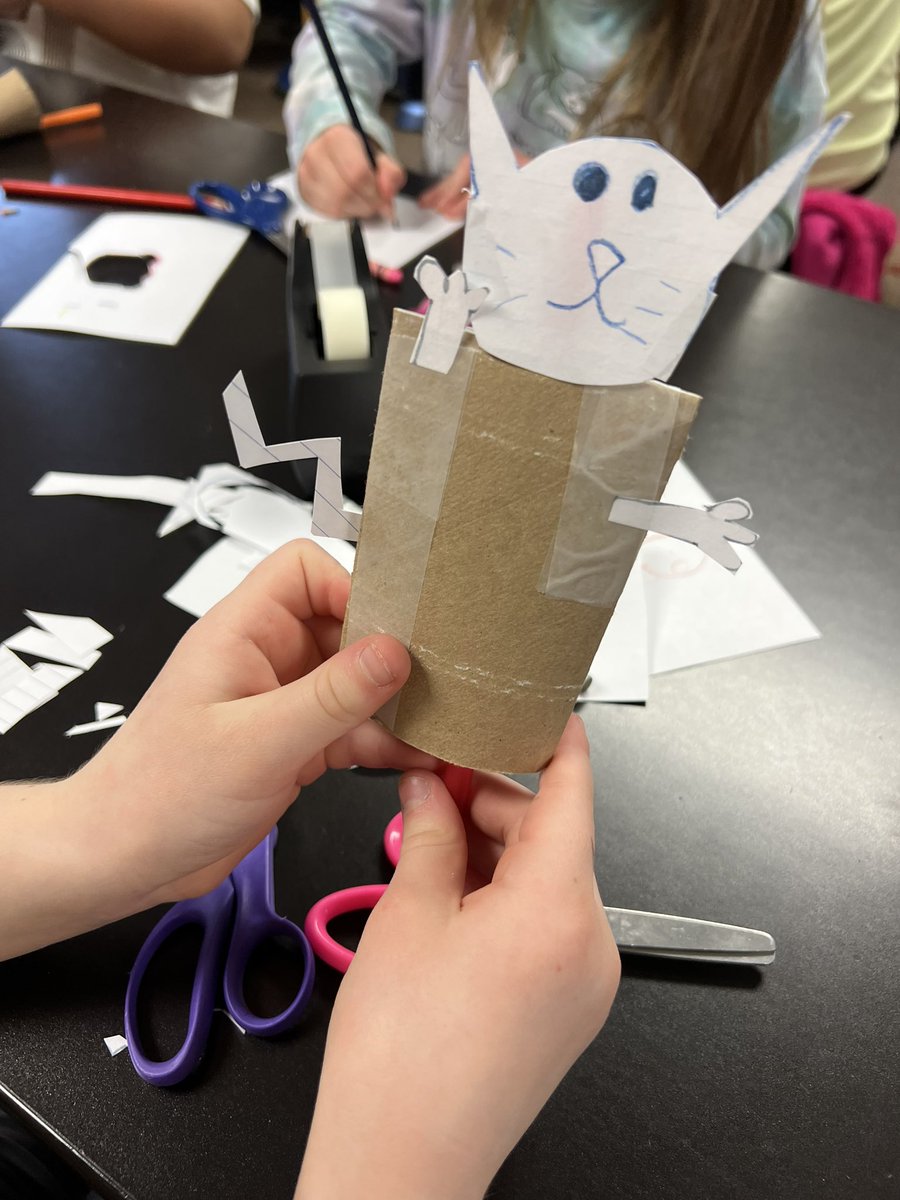 MsRohwer's tweet photo. 2nd grade puppets in engineering today! They turned out great https://t.co/YJznoXO2gm