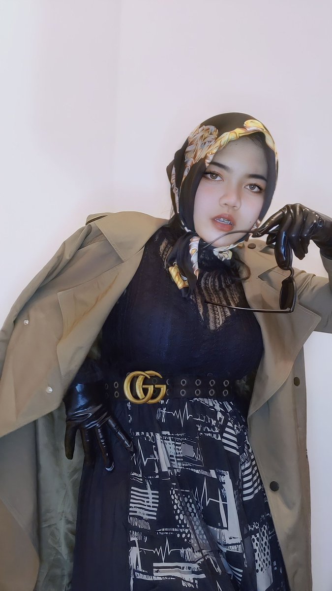 juniorpandhei's tweet photo. Tatap mata saya #LISAXCELINE #polis #sanremo23 #ประเทศไทยมีมินยุนกิแล้ว #gucci https://t.co/bI3Rqp7WSr