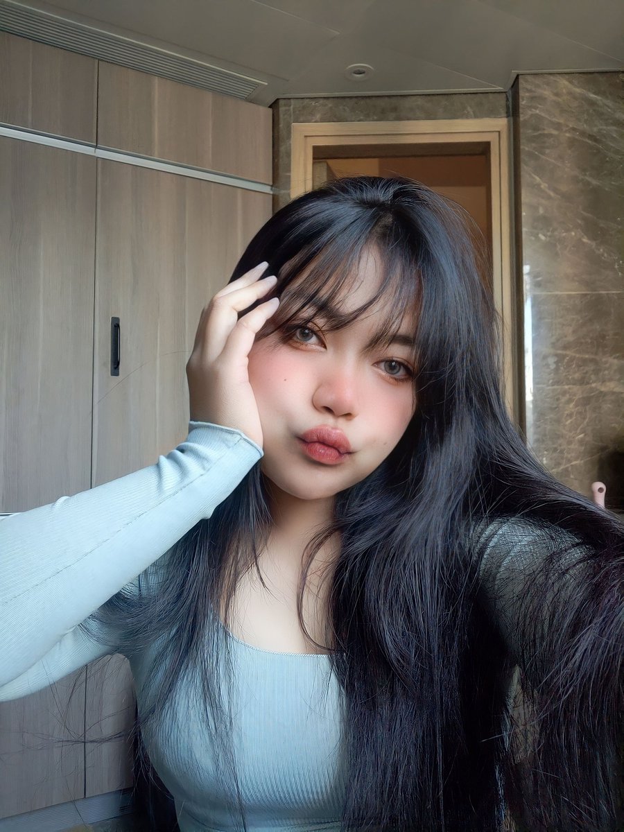 juniorpandhei's tweet photo. Capee jd manusia, pengen jadi donat :v

#LISAXCELINE 
#Kaos 
#Darlentina 
#sanremo23 https://t.co/NAxshBr0N7