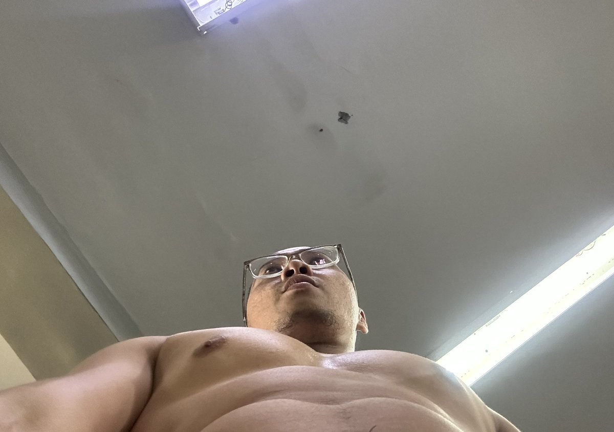 LIGHT_Nov1221's tweet photo. Your view 😂 https://t.co/hK57QfYuCn