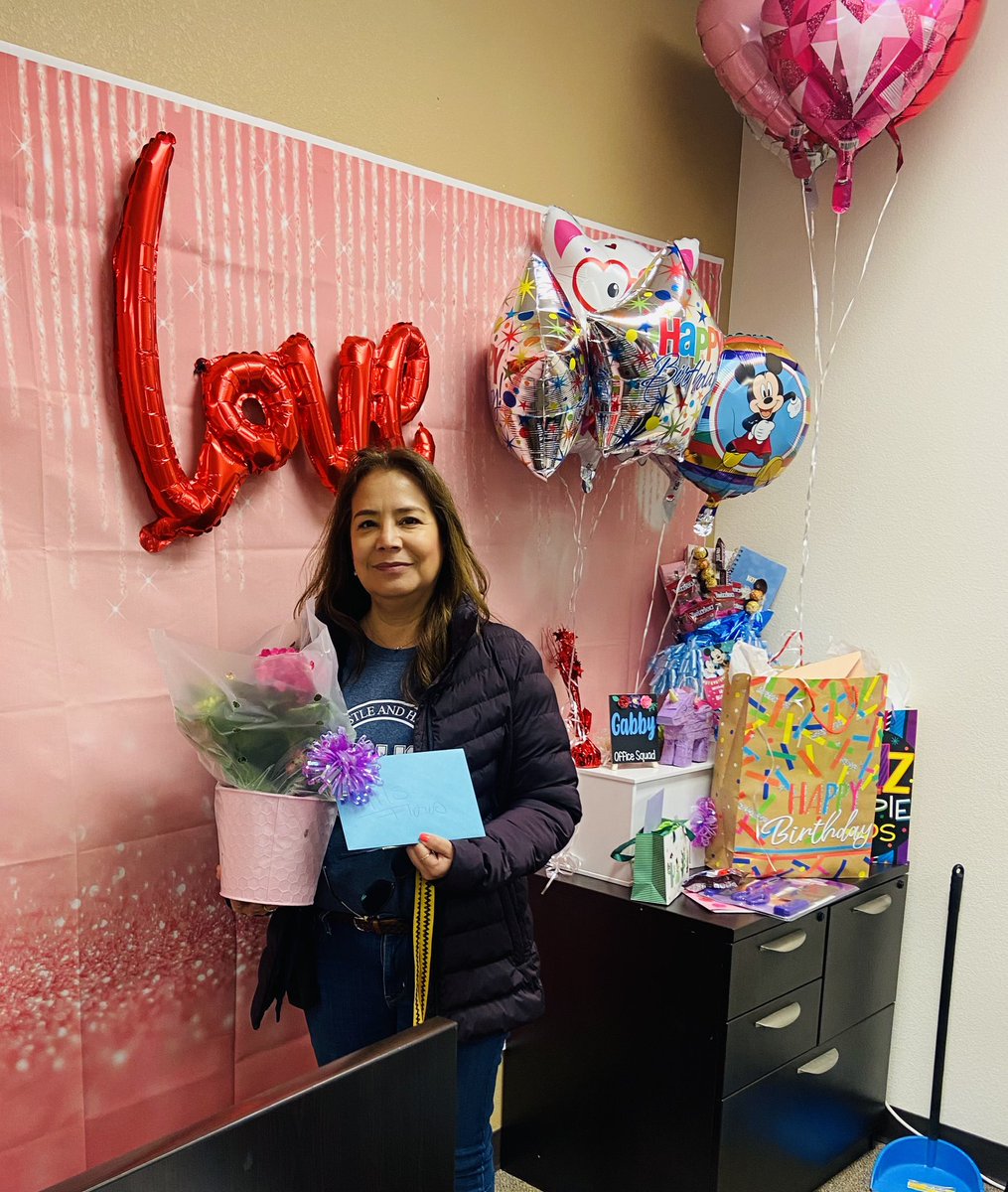 DesertViewElem1's tweet photo. We love our counselor!❤️ https://t.co/acr2nN1bw7