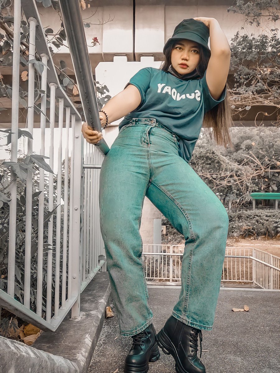 juniorpandhei's tweet photo. Yo man 

#outfitoftheday 
#LISAXCELINE 
#ประเทศไทยมีมินยุนกิแล้ว 
#cewegunung https://t.co/TAWMe8U9Zw