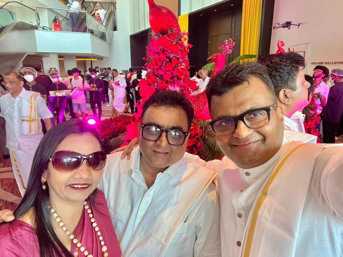 AneelMurarka's tweet photo. Sharing some festive moments with #KathakaliDancers from God's own country, #Kerala. I wore a South Indian attire &amp; enjoyed traditional #WeddingCelebration of Chanduji-Renuji Todi’s son. 

The diversity of our traditions and artforms never ceases to amaze me. #HappyWeekend😎🌴⛱️ https://t.co/GugGzkz8To