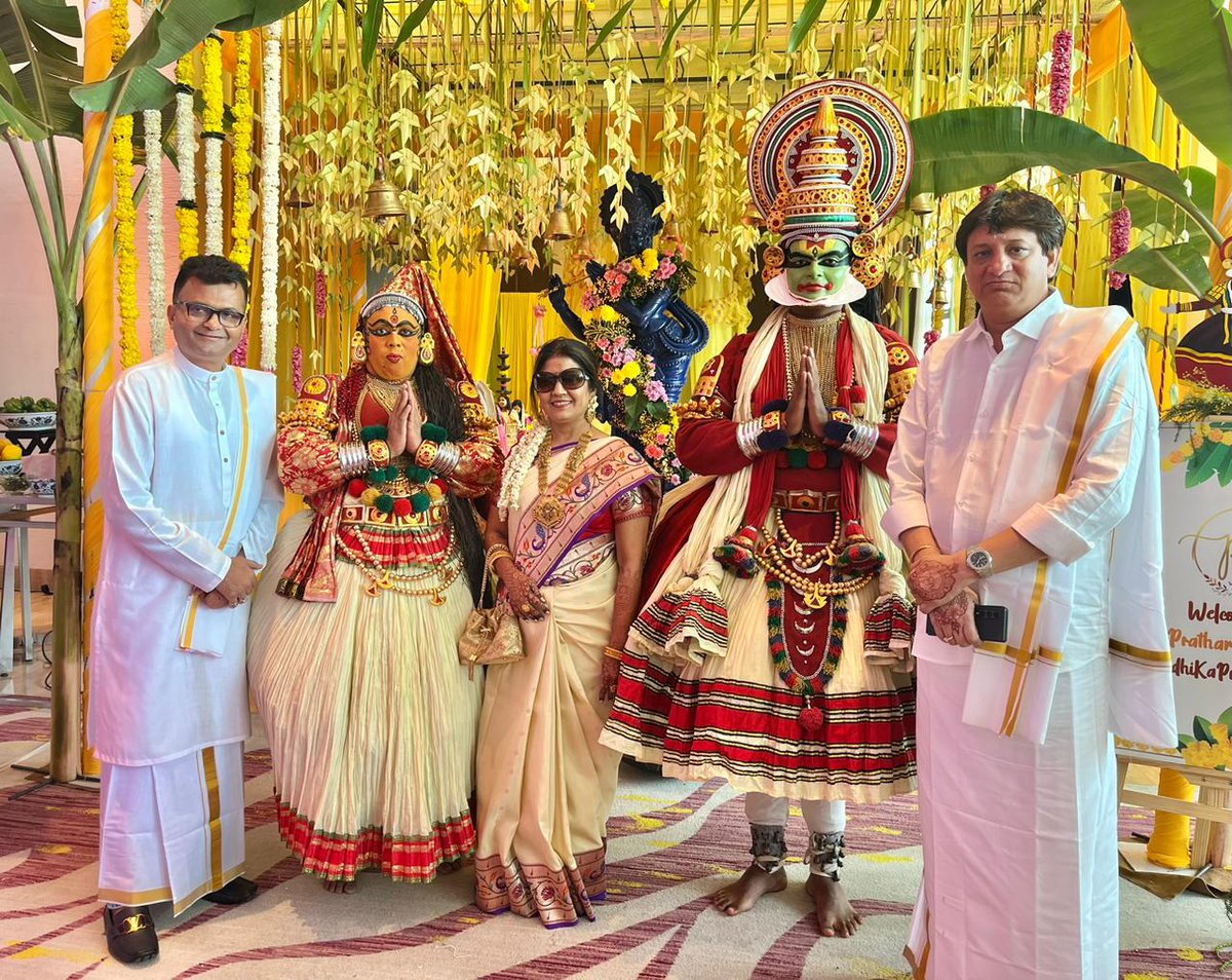Aneel Murarka (@aneelmurarka) on Twitter photo Sharing some festive moments with #KathakaliDancers from God's own country, #Kerala. I wore a South Indian attire & enjoyed traditional #WeddingCelebration of Chanduji-Renuji Todi’s son. 
The diversity of our traditions and artforms never ceases to amaze me. #HappyWeekend😎🌴⛱️ Sharing some festive moments with #KathakaliDancers from God's own country, #Kerala. I wore a South Indian attire & enjoyed traditional #WeddingCelebration of Chanduji-Renuji Todi’s son. 
The diversity of our traditions and artforms never ceases to amaze me. #HappyWeekend😎🌴⛱️