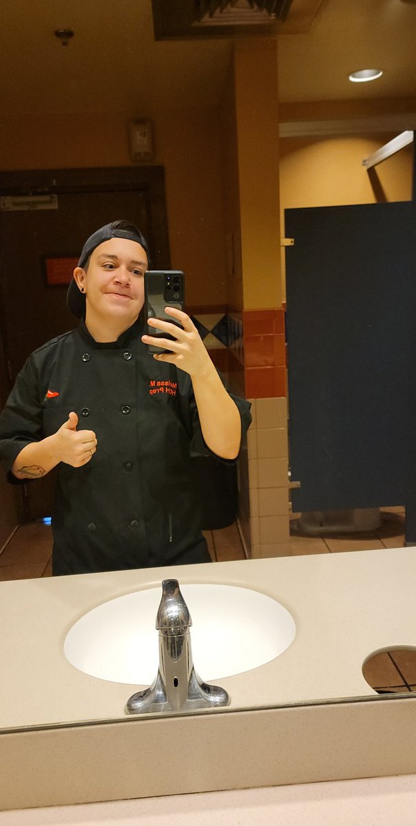 MMartin4391's tweet photo. @Chilis #ChilisDateChallange I'm there 5 days a week! A date night would be nice. https://t.co/8JLF6uZPR4