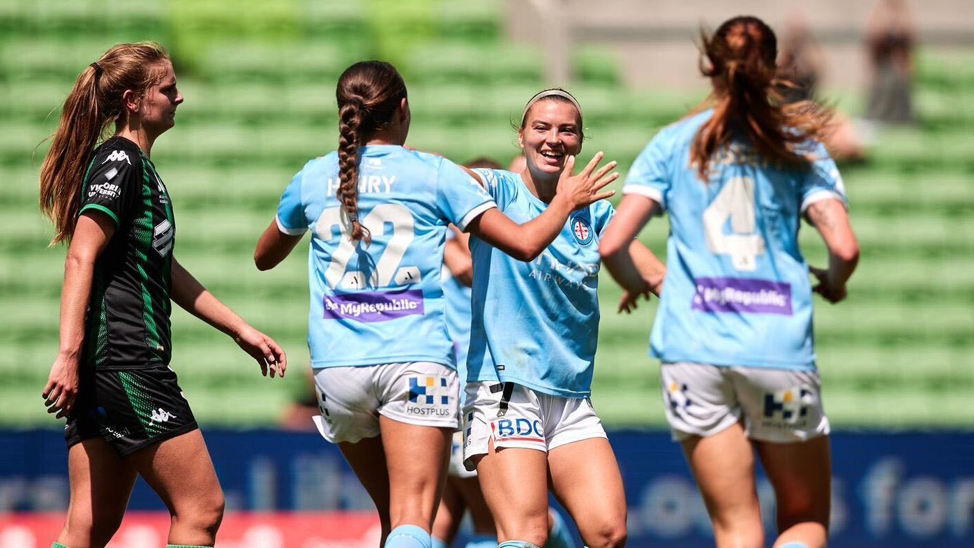 City in control at the break 🔥

Leticia McKenna's smart finish sees @MelbourneCity leapfrog @wufcofficial atop the @LibFinancial A-League ladder 🪜

Catch all the action LIVE on #DubZone 📺

#WeAreALeagues”