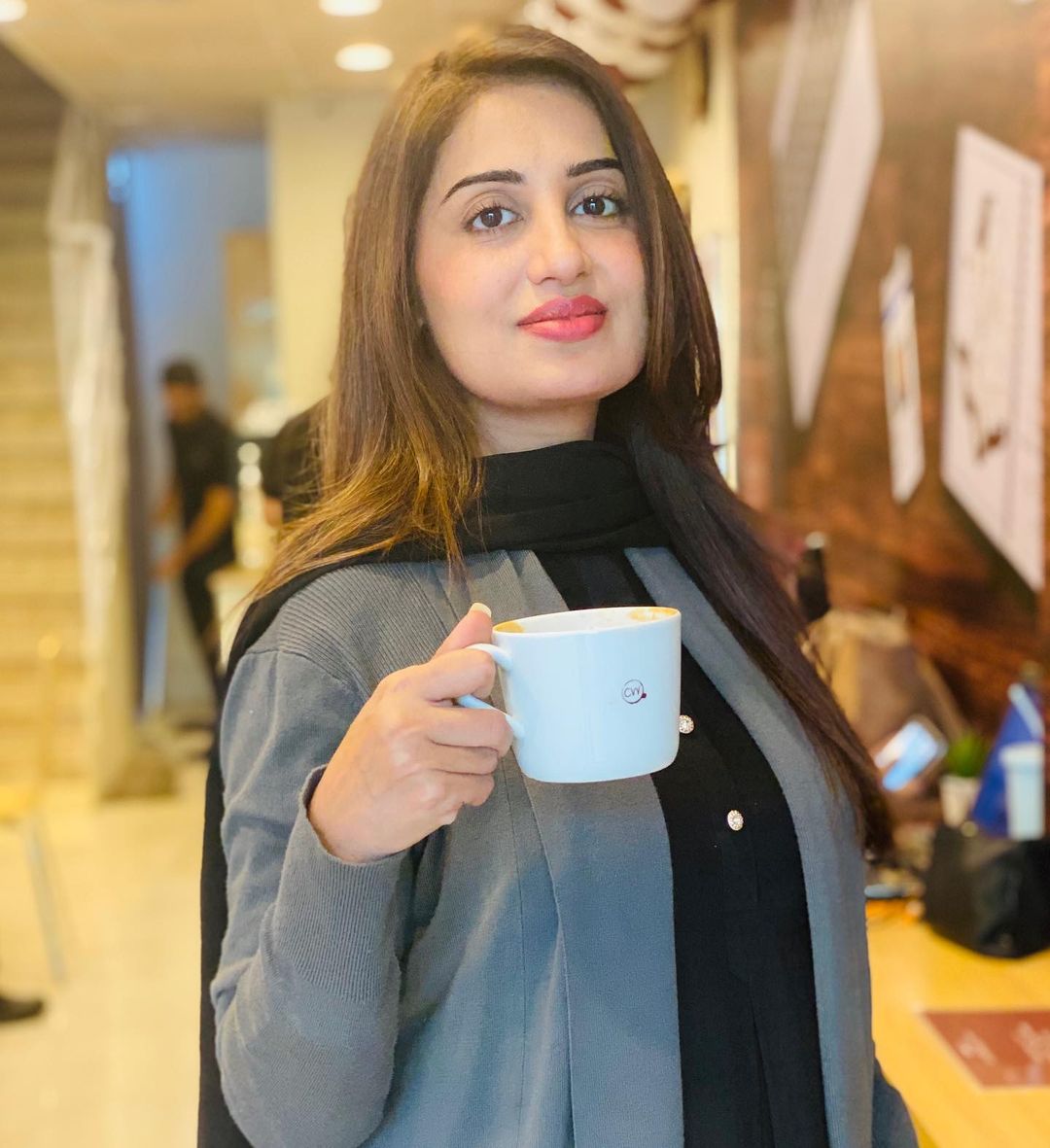 lifelinefarah's tweet photo. In the #throwback pic of #onthisday from #11feb2020 #memories 👉 @Farah_Yousaf_fc follow ♥ 👈 https://t.co/jDgnoa3nXl