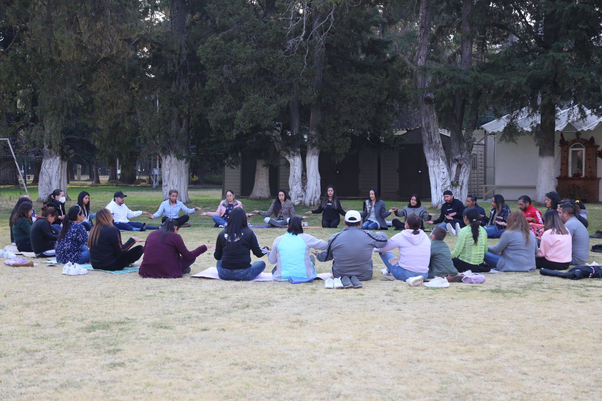 somoscecytem's tweet photo. Este viernes se llevó a cabo la actividad de Reiki, para continuar estimulando al personal que forma parte de CECyTEM. 🧘🏻♂️🧘🏻♀️
#PROSABI https://t.co/IuCEtsuVik