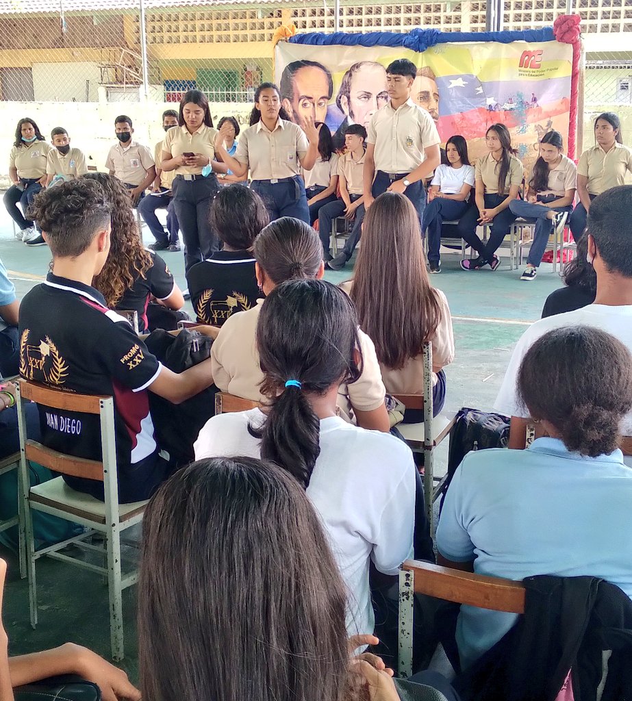 CDCE_Naguanagua's tweet photo. Exitosa jornada de juramentación de los estudiantes voceros de la #OBE en @TE_Naguanagua

Nuestra muchachada con paso firma se organiza para asumir los retos que demanda nuestra patria📚🇻🇪🌱

@_LaAvanzadora
@xiomaluna
@rafaellacava10
@gonzalez10ana_

#SiSePuedeVenezuela
#Malpica https://t.co/rYCO6ub6ab