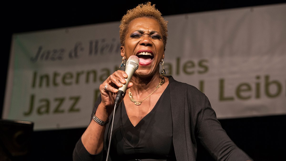 APMMusic's tweet photo. From piano lessons in the 1960s to back-to-back Grammy nominations, @CarmenLundy has seen it all.

APM goes one-on-one with the jazz vocalist: https://t.co/dUUCcuzRZk https://t.co/w8GtF6kiK5